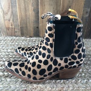 pF Kaufman leopard booties. Only been worn once.